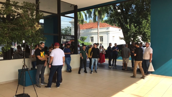 Sindicatos voltam a pressionar governo e deputados por revisão geral anual e auxílios